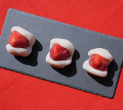 【期間限定商品】大粒いちご×もっちり求肥。至福の《季節のフルーツ大福》