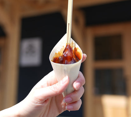 老舗赤味噌のうまみが際立つ。日光の恵みを味わう自慢の「日光味噌®︎みたらし」