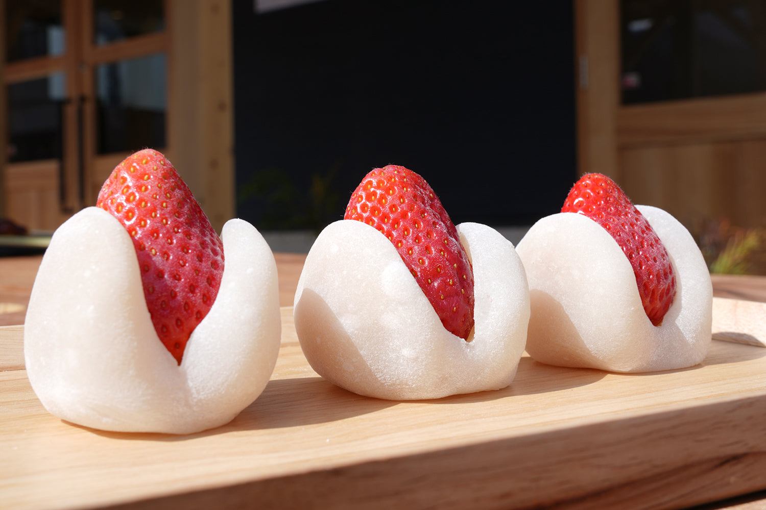 春を告げる、瑞々しい一粒。美味しさを詰め込んだ「季節のフルーツ大福〜いちご〜」