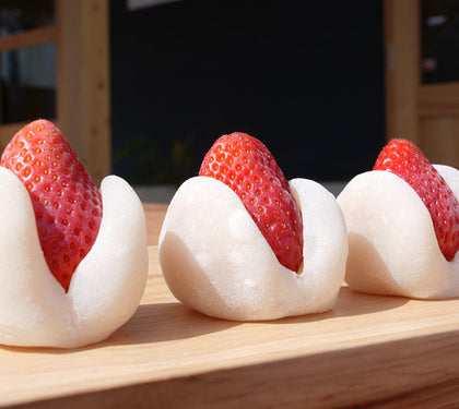 春を告げる、瑞々しい一粒。美味しさを詰め込んだ「季節のフルーツ大福〜いちご〜」